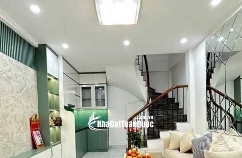 Bán nhà Vĩnh Hưng, Hoàng Mai dưới 5.6 tỷ. DT 30m2 x 6 tầng. Ngõ thoáng ô tô.